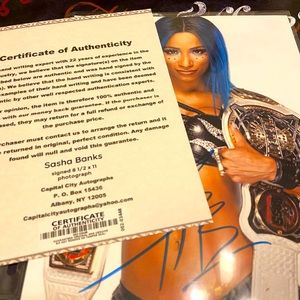 Sasha Banks signed with coa ✍🏼 “Last one and good deal for this picture.”